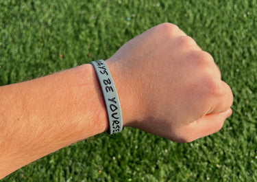 always be yourself - wristband dark grey